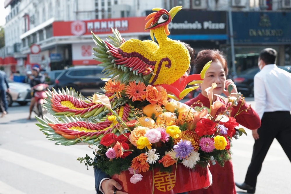 Toàn cảnh lễ ăn hỏi Hoa hậu Đỗ Mỹ Linh: Cô dâu chú rể ngọt ngào, quy tụ dàn mỹ nhân Việt - Ảnh 13.