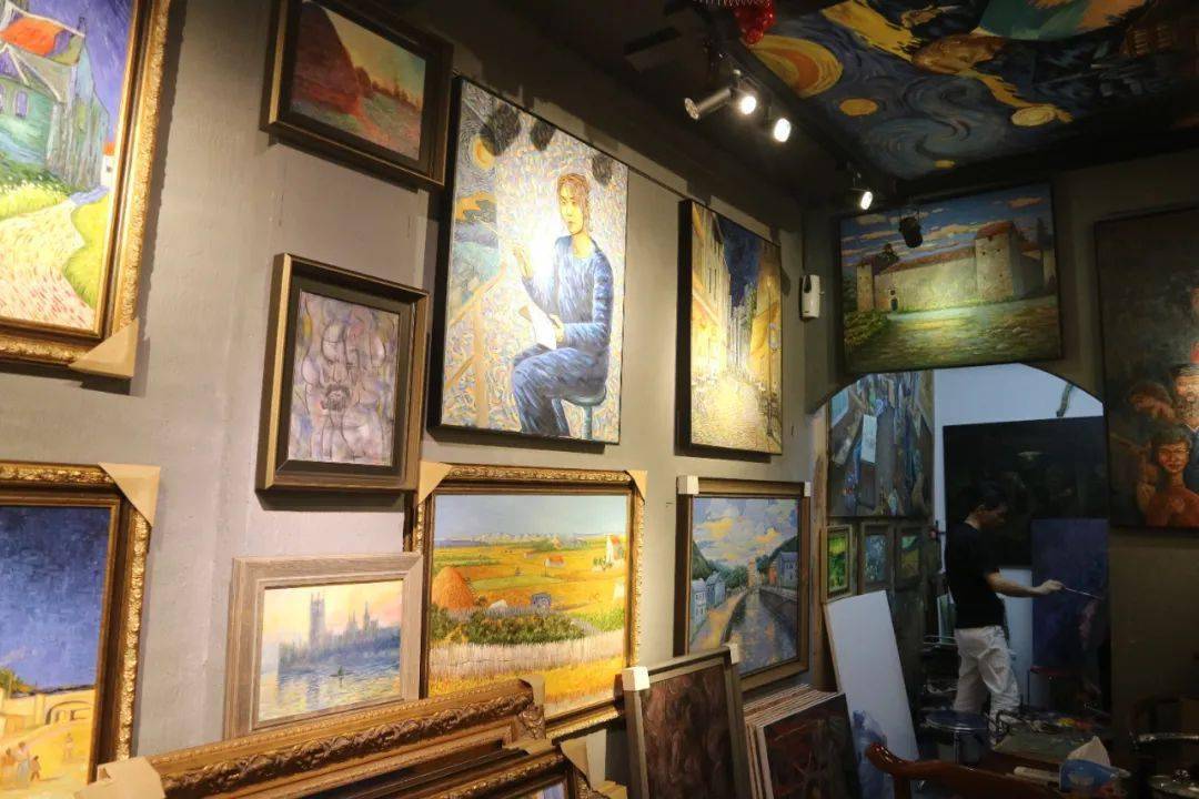 Làng tranh giả lớn nhất thế giới và hành trình tìm thấy chính mình của thợ vẽ sau 20 năm chép tranh Van Gogh - Ảnh 15.