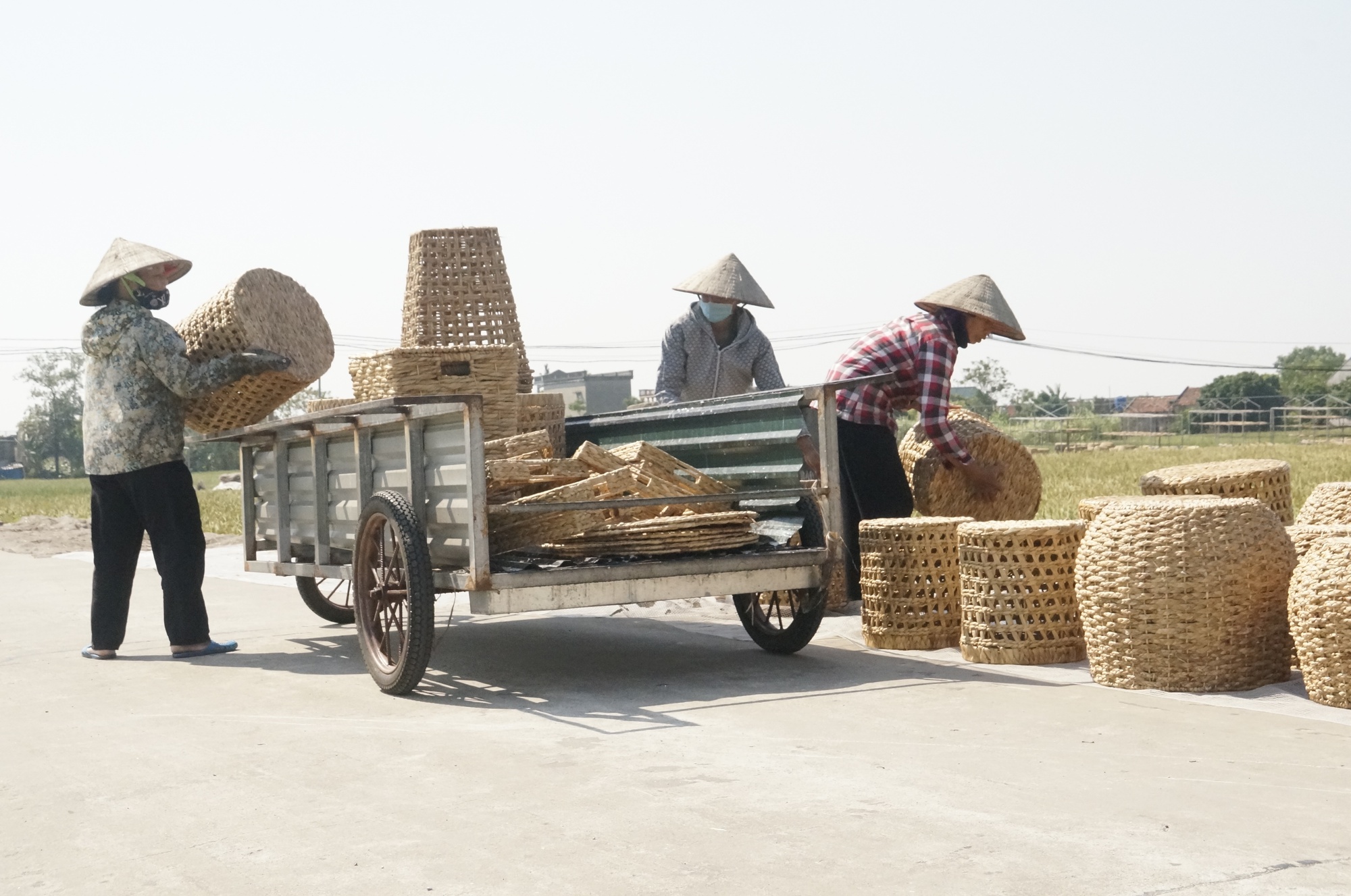 Những người phụ nữ lớn tuổi thắp sáng hi vọng cho nghề truyền thống ở Ninh Bình - Ảnh 16.