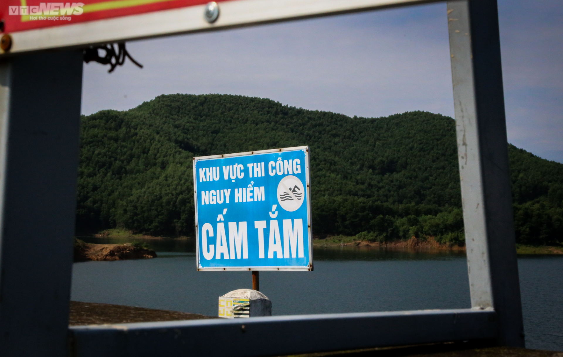 Cận cảnh siêu công trình thủy lợi có đập đất cao nhất Việt Nam - Ảnh 13.