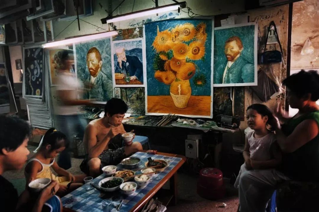 Làng tranh giả lớn nhất thế giới và hành trình tìm thấy chính mình của thợ vẽ sau 20 năm chép tranh Van Gogh - Ảnh 7.
