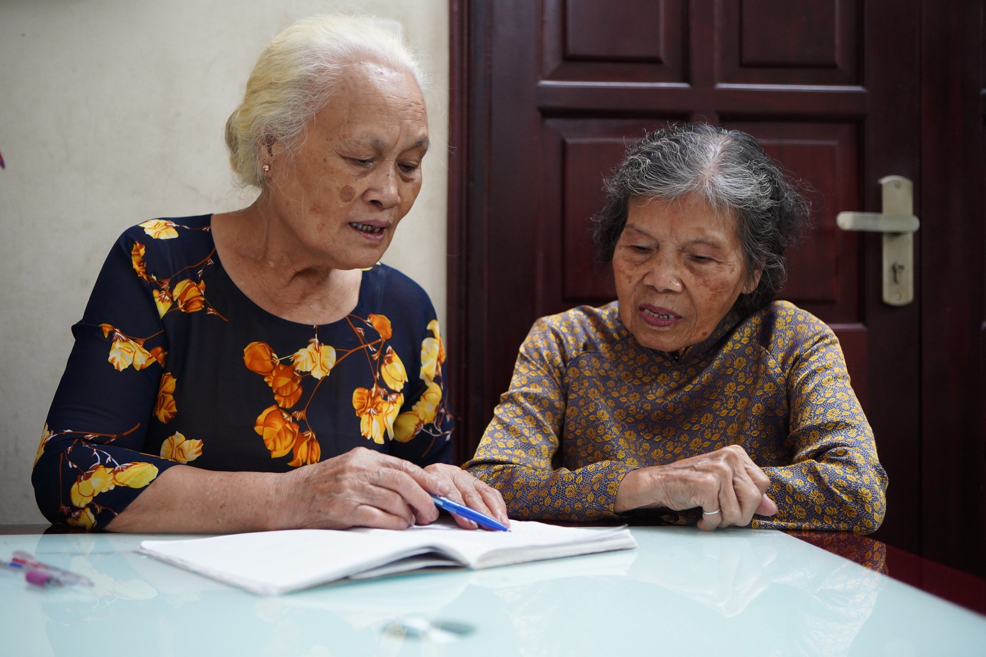 Thăm lớp học tiếng Anh đặc biệt của các cụ già ở Hà Nội - Ảnh 10.