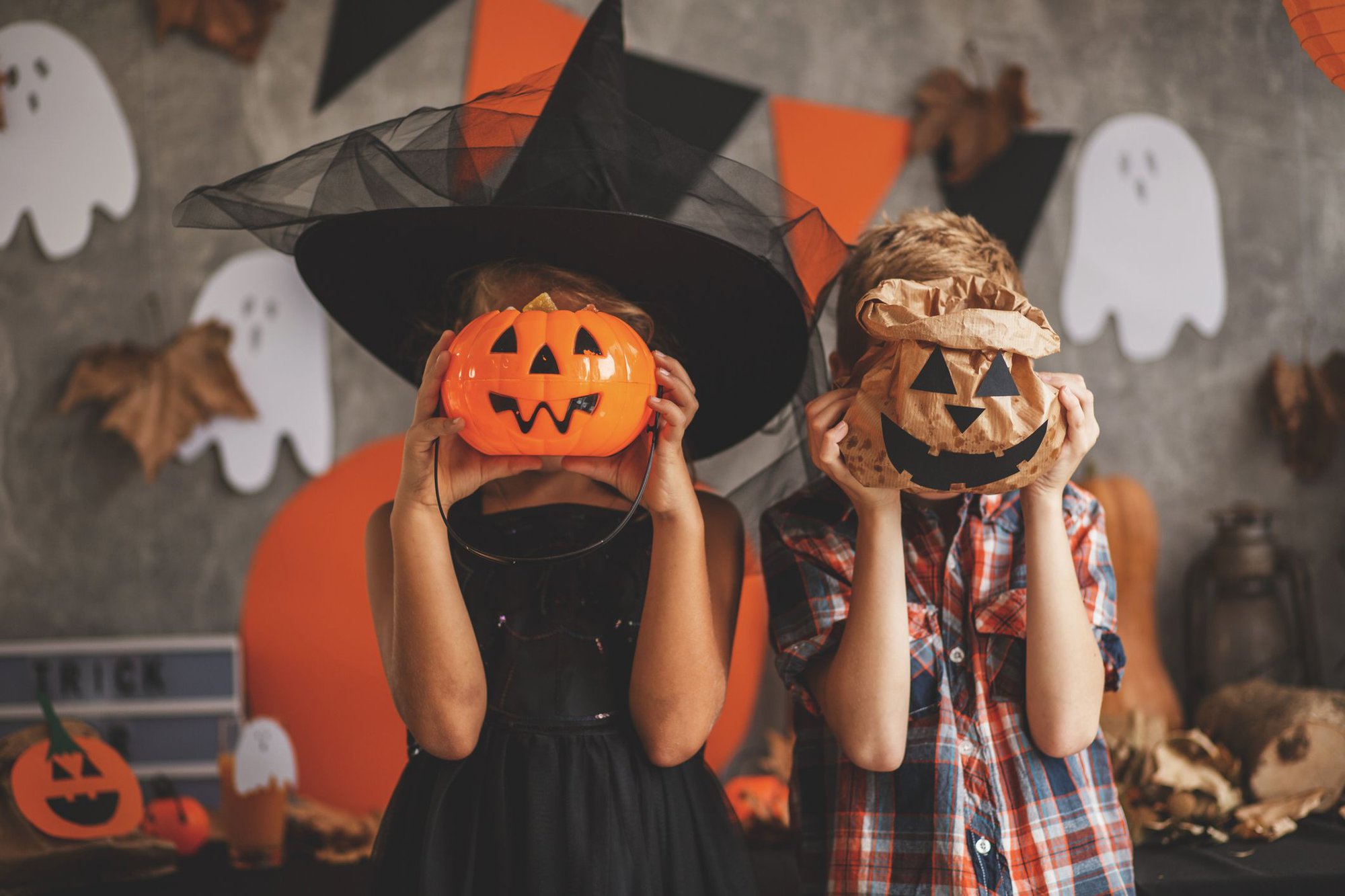 Mùa Halloween năm nay với người Mỹ đã khác xưa, nỗi lo tăng lên từng ngày - Ảnh 2.