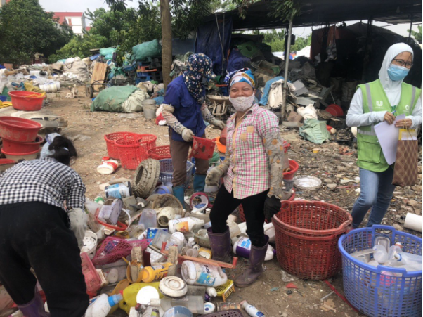 Lao động nữ phi chính thức là nguồn thúc đẩy cho quản lý rác thải nhựa tại Việt Nam - Ảnh 1.