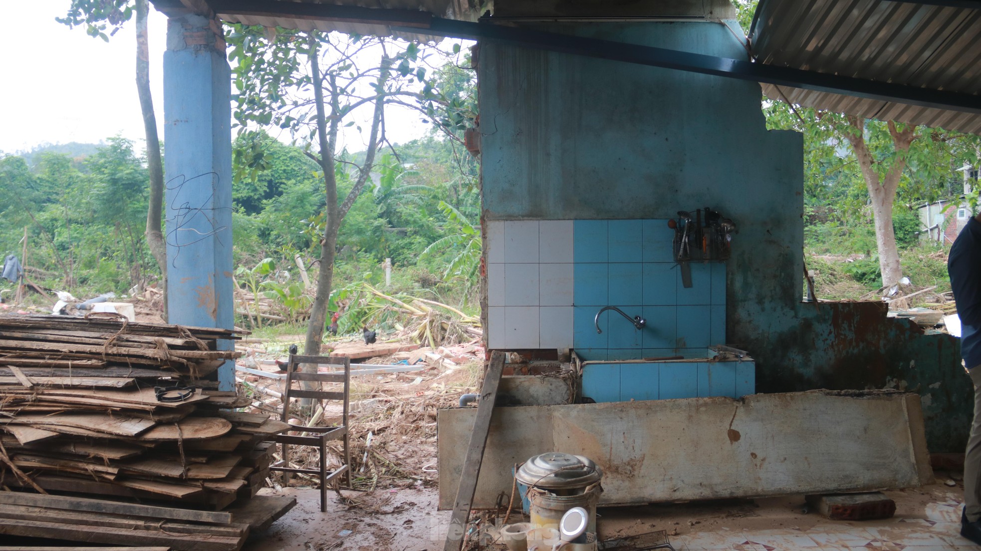 Đà Nẵng: Huyện Hòa Vang vẫn hoang tàn sau mưa lũ - Ảnh 2.