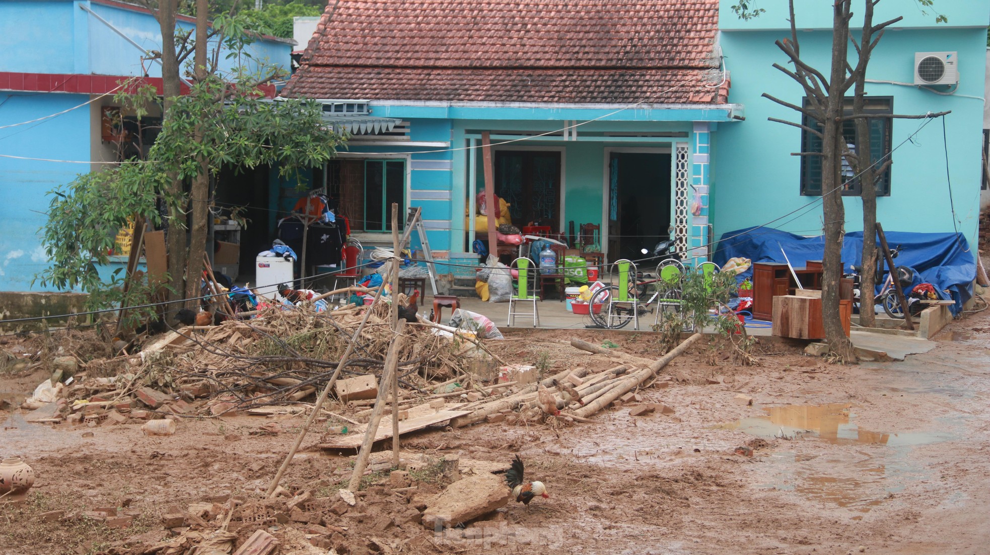 Đà Nẵng: Huyện Hòa Vang vẫn hoang tàn sau mưa lũ - Ảnh 13.