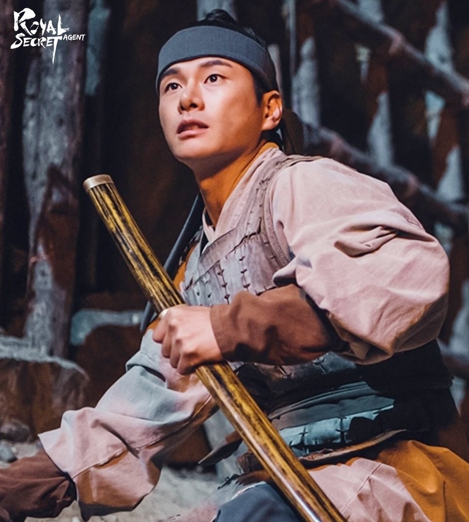 Sao nam “tấu hề” với Go Kyung Pyo trong Bỗng Dưng Trúng Số: Gia thế ấn tượng, là anh hùng ngoài đời thực - Ảnh 3.