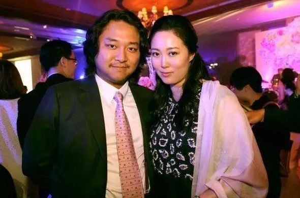 'Bà hoàng hàng hải' Triệu Thức Minh: Một tay tiếp quản gia sản nghìn tỷ, đấu tranh cho mối tình 'chị em' bất chấp định kiến - Ảnh 9. 'Bà hoàng hàng hải' Triệu Thức Minh: Một tay tiếp quản gia sản nghìn tỷ, đấu tranh cho mối tình 'chị em' bất chấp định kiến - Ảnh 9.