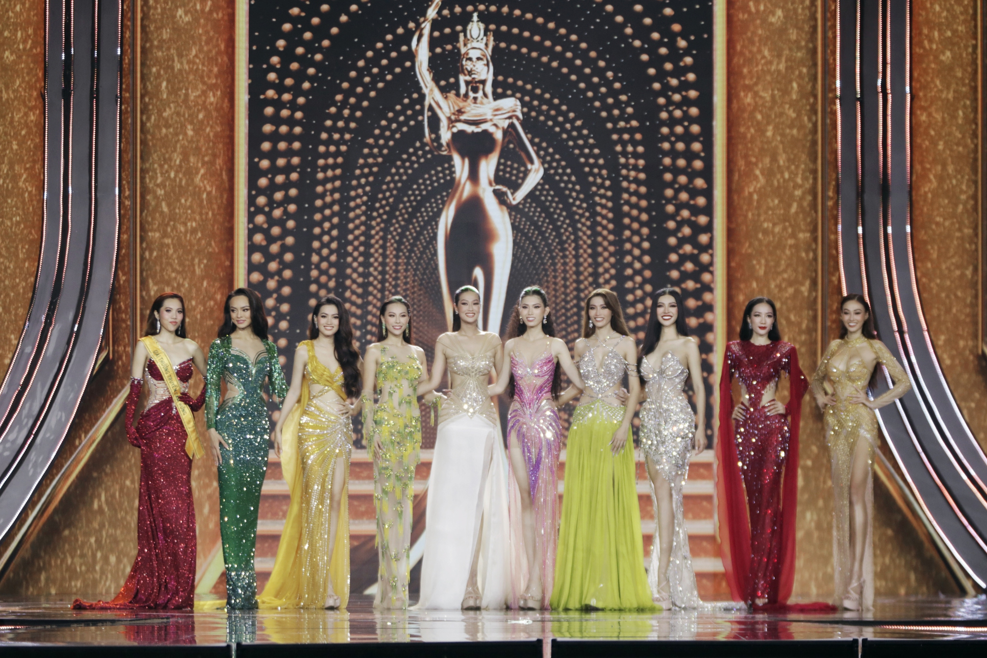 Chung kết Hoa hậu Hòa bình Việt Nam 2022: Vương miện chính thức thuộc về người đẹp Đoàn Thiên Ân - Ảnh 4.
