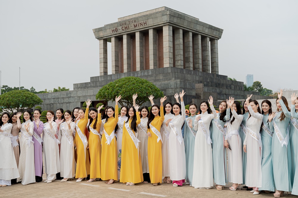 Dàn thí sinh Hoa hậu Du lịch Việt Nam duyên dáng trong tà áo dài - Ảnh 1.