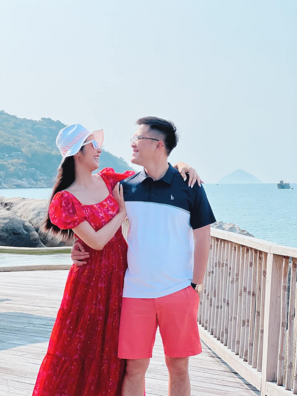 Hoa hậu Ngọc Hân cùng chồng sắp cưới đi du lịch nhân dịp 20/10 - Ảnh 2.