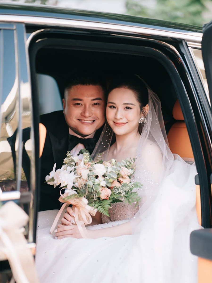 Ca sỹ Vũ Duy Khánh kết hôn với vợ kém 10 tuổi - Ảnh 1.