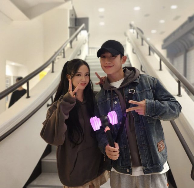 Hai đêm diễn mở màn Born Pink tại Hàn Quốc: BLACKPINK bị khớp vũ đạo, Jennie bùng nổ với sân khấu cá nhân - Ảnh 11. Hai đêm diễn mở màn Born Pink tại Hàn Quốc: BLACKPINK bị khớp vũ đạo, Jennie bùng nổ với sân khấu cá nhân - Ảnh 11.