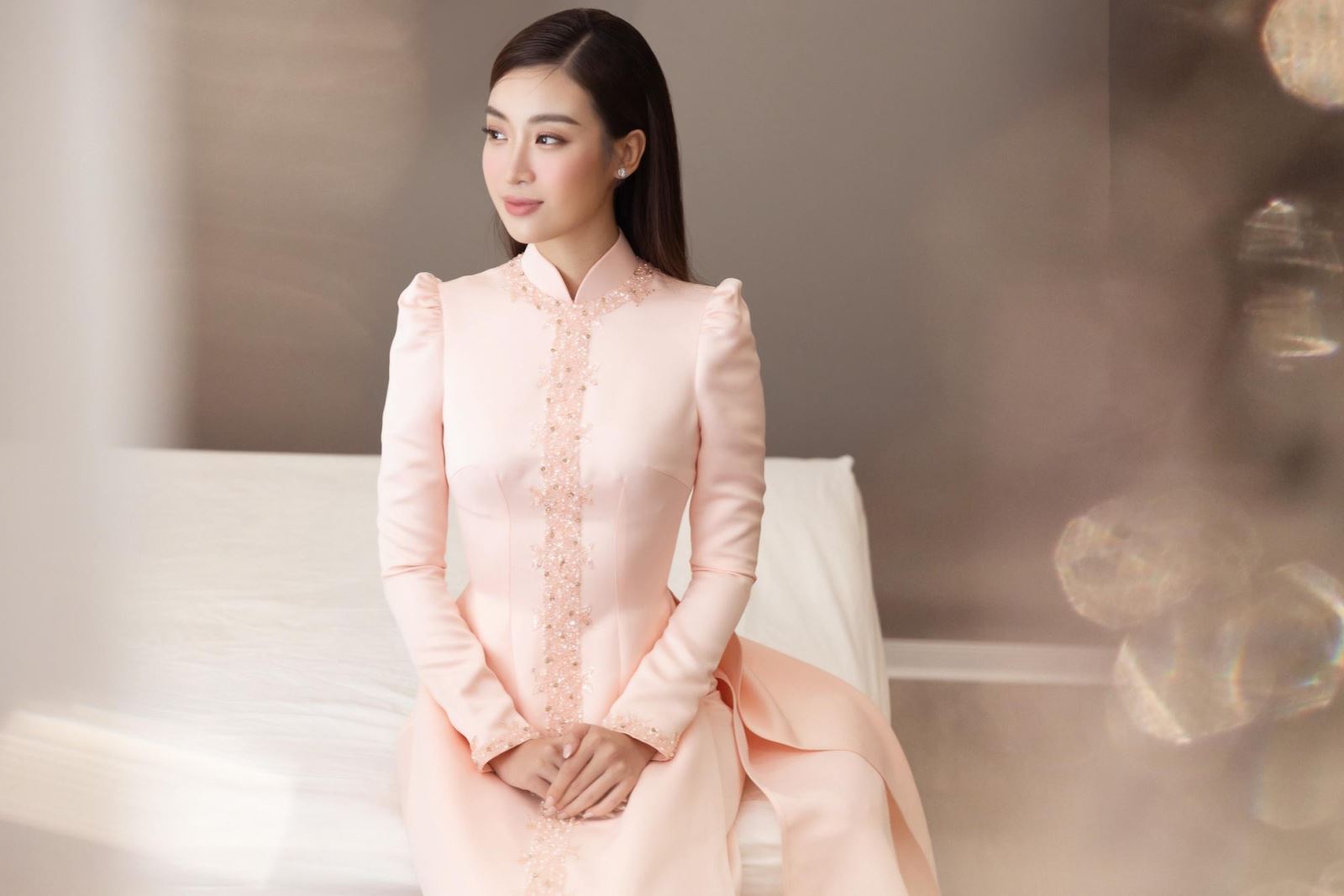 Những hình ảnh đầu tiên của Đỗ Mỹ Linh với chiếc váy cưới xinh đẹp trong hôn lễ được hé lộ - Ảnh 1.