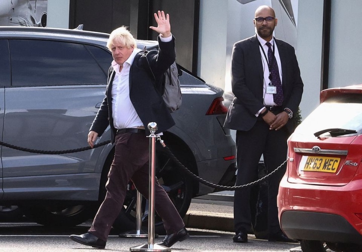 Đảng Bảo thủ Anh tranh cãi khả năng cựu Thủ tướng Johnson trở lại - Ảnh 1.