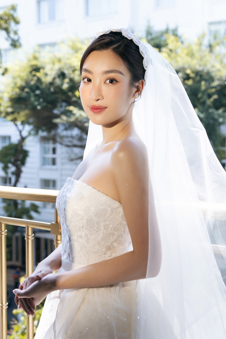 Hoa hậu Đỗ Mỹ Linh bật khóc trong lễ cưới - Ảnh 2.