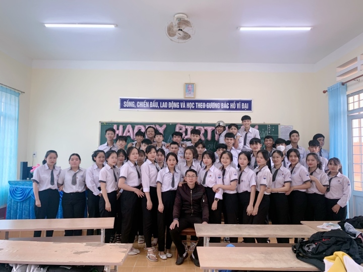 Bật cười trước m&oacute;n qu&agrave; học tr&ograve; tặng thầy gi&aacute;o v&agrave;o ng&agrave;y sinh nhật - Ảnh 2.