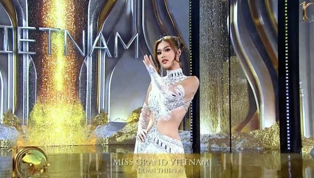 Thiên Ân được khen trong đêm Bán kết Hoa hậu Hòa bình - Ảnh 2. Thiên Ân được khen trong đêm Bán kết Hoa hậu Hòa bình - Ảnh 2.