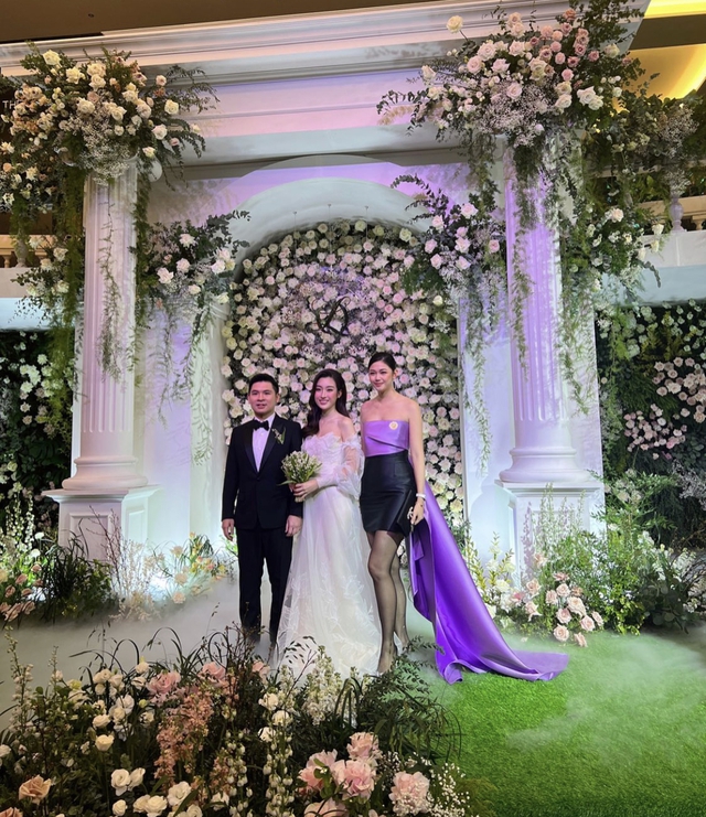 Toàn cảnh hôn lễ Hoa hậu Đỗ Mỹ Linh và chồng doanh nhân: Dàn mỹ nhân đổ bộ, Lương Thuỳ Linh bắt được hoa cưới - Ảnh 15.