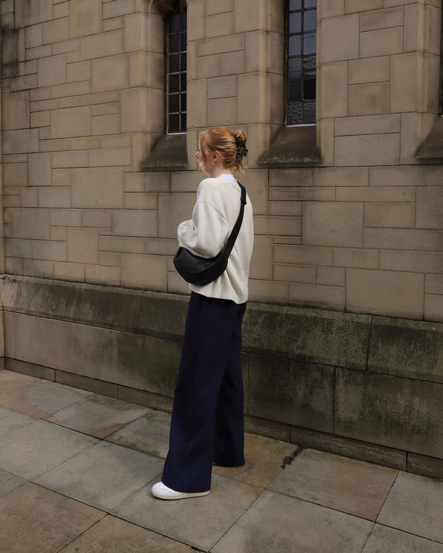 Mê mẩn tủ đồ tối giản, thanh lịch của nữ blogger người Anh nổi tiếng trên Instagram - Ảnh 11.