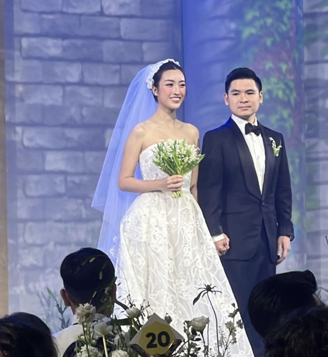 Toàn cảnh hôn lễ Hoa hậu Đỗ Mỹ Linh và chồng doanh nhân: Dàn mỹ nhân đổ bộ, Lương Thuỳ Linh bắt được hoa cưới - Ảnh 8.