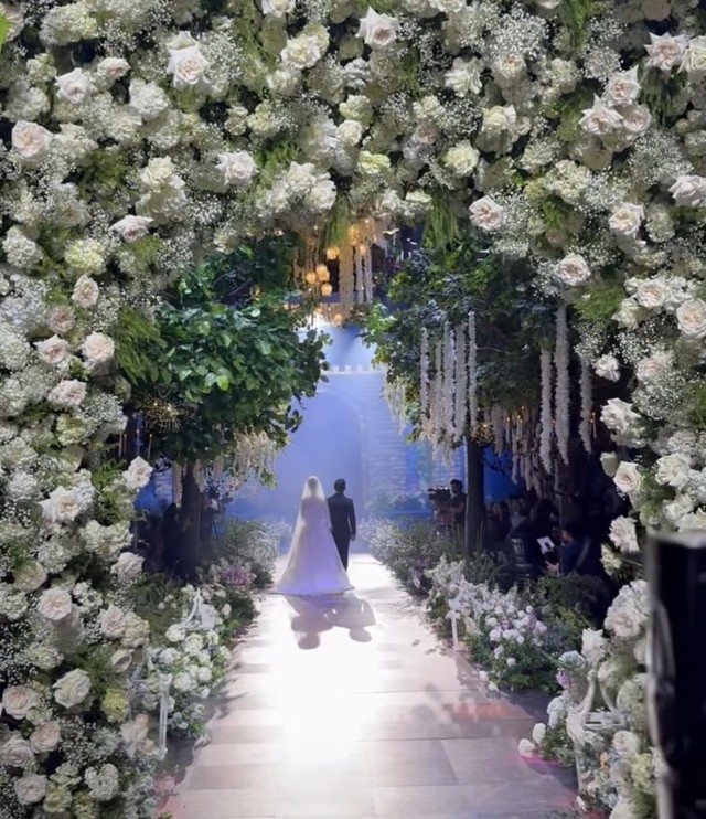 Toàn cảnh hôn lễ Hoa hậu Đỗ Mỹ Linh và chồng doanh nhân: Dàn mỹ nhân đổ bộ, Lương Thuỳ Linh bắt được hoa cưới - Ảnh 5.