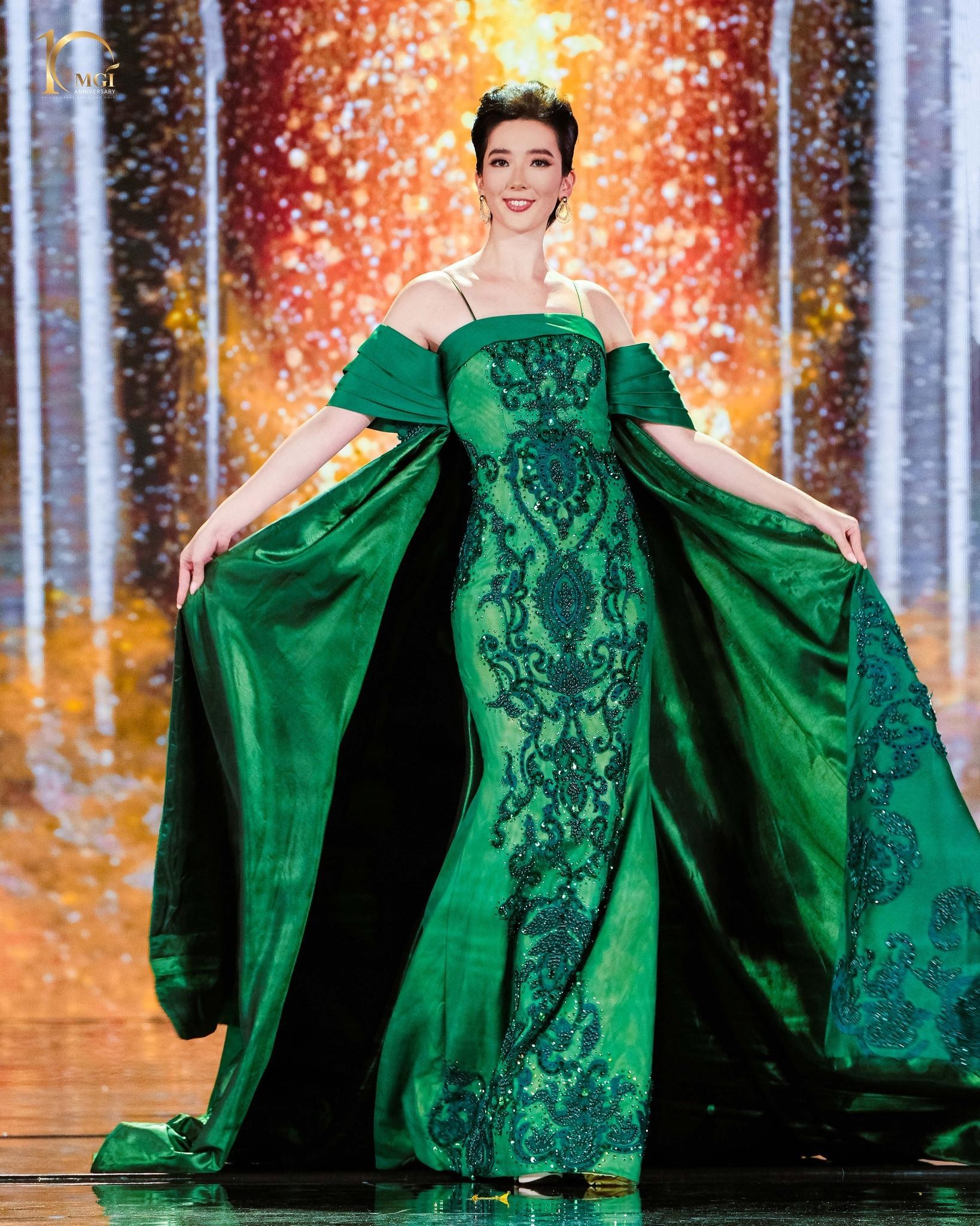 Váy dạ hội gợi cảm ở bán kết Hoa hậu Hòa bình - Ảnh 24.