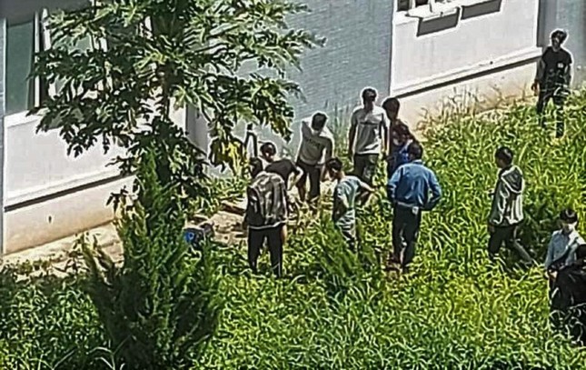 Vào bệnh viện chăm bố, nam thanh niên rơi từ tầng 7 tử vong - Ảnh 1. Vào bệnh viện chăm bố, nam thanh niên rơi từ tầng 7 tử vong - Ảnh 1.