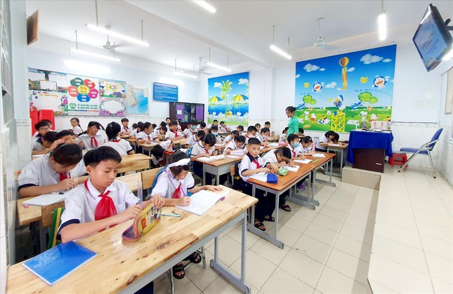 Lùi giờ đi học của học sinh: Sao không tham khảo ý kiến nhà khoa học - Ảnh 1. Lùi giờ đi học của học sinh: Sao không tham khảo ý kiến nhà khoa học - Ảnh 1.