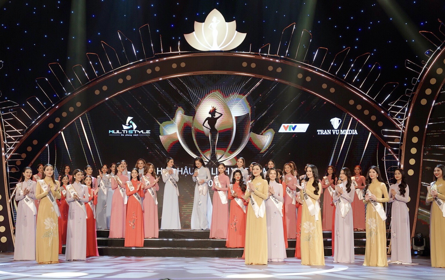 Bán kết Hoa hậu Du lịch Việt Nam 2022: 'Cháy’ hết mình trên sân khấu, 40 thí sinh xuất sắc đi tiếp vào đêm Chung kết - Ảnh 10.