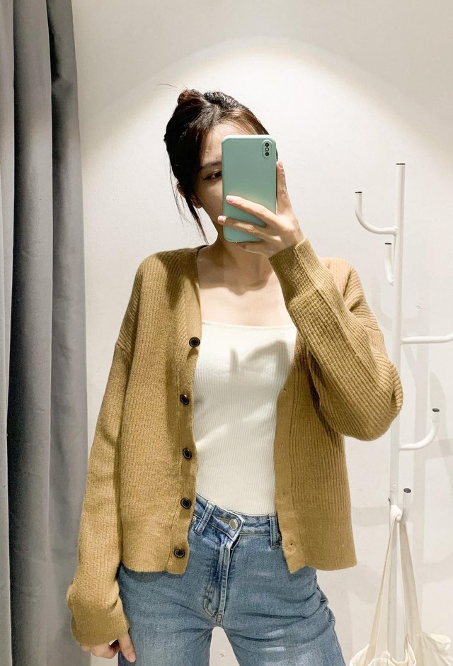 Đến phố Đặng Văn Ngữ sắm áo cardigan: Bất ngờ vì hàng đầu mùa siêu đẹp và chất lượng - Ảnh 1.