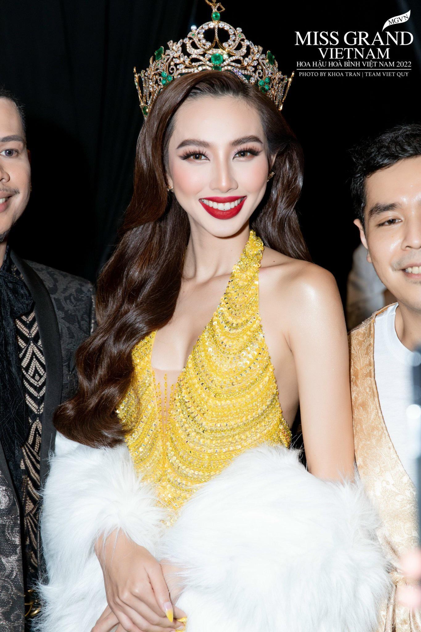 4 bộ váy của Thùy Tiên trong chung kết Hoa hậu Hòa bình - Ảnh 4.