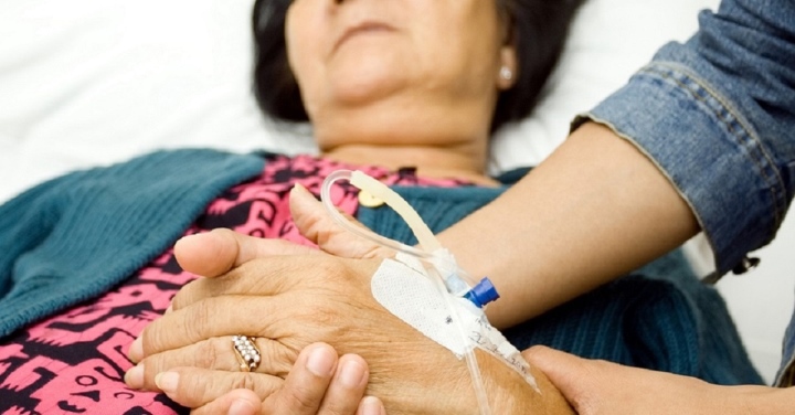 Mẹ nhập viện, chúng tôi mới biết mưu hèn kế bẩn của vợ chồng em gái - Ảnh 1.