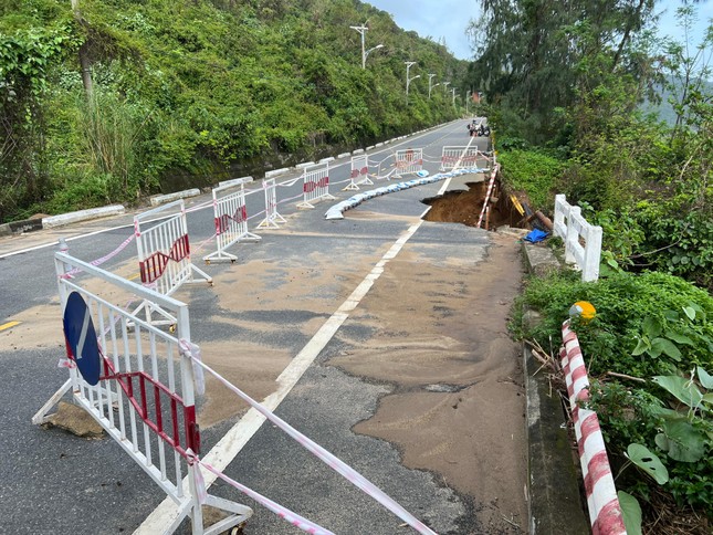 Cung đường đẹp nhất Đà Nẵng vẫn hoang tàn sau mưa lịch sử 2 tuần trước - Ảnh 4.