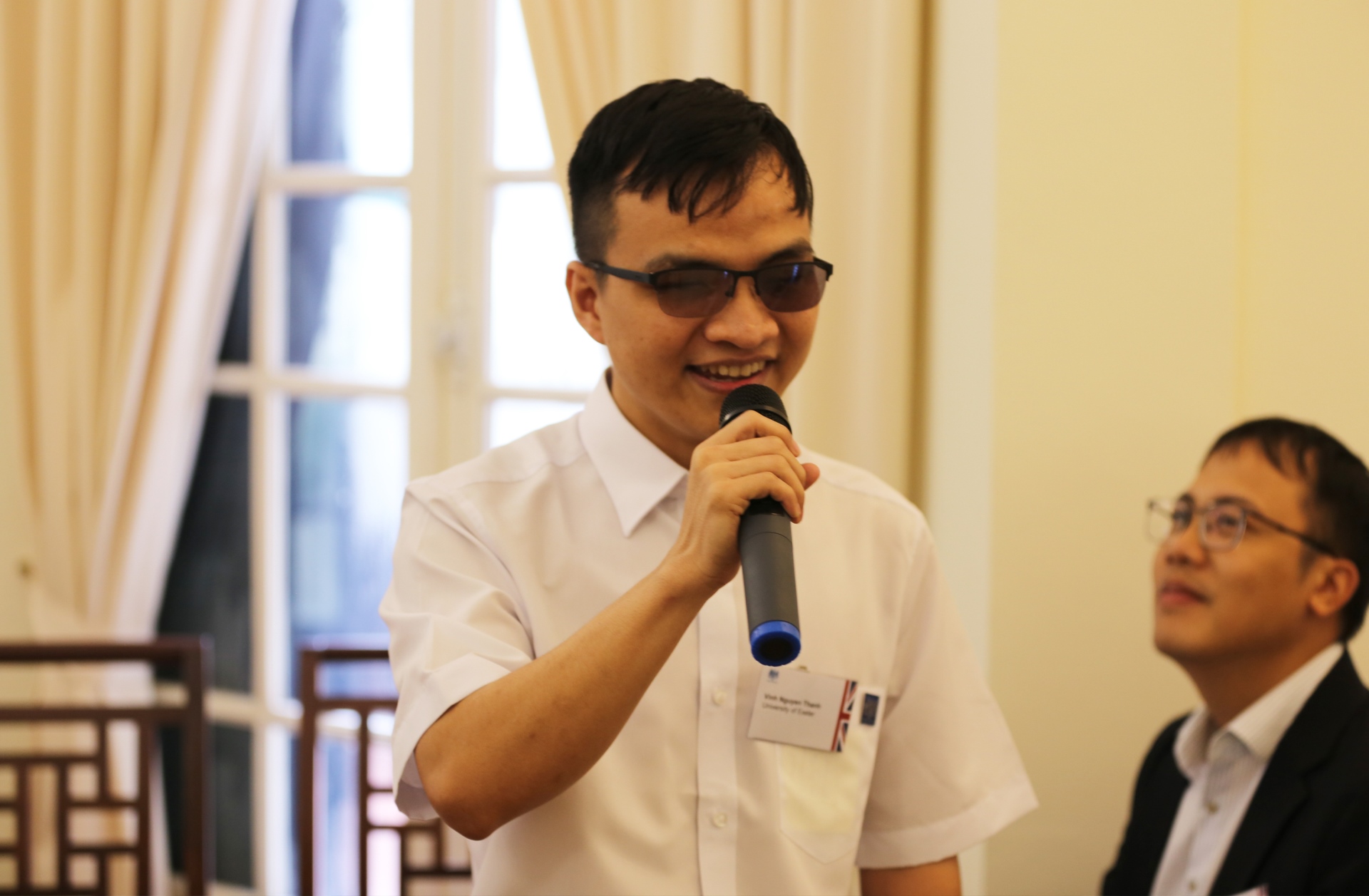 H&agrave;nh tr&igrave;nh du học thạc sĩ tại Anh của ch&agrave;ng trai khiếm thị - Ảnh 4.