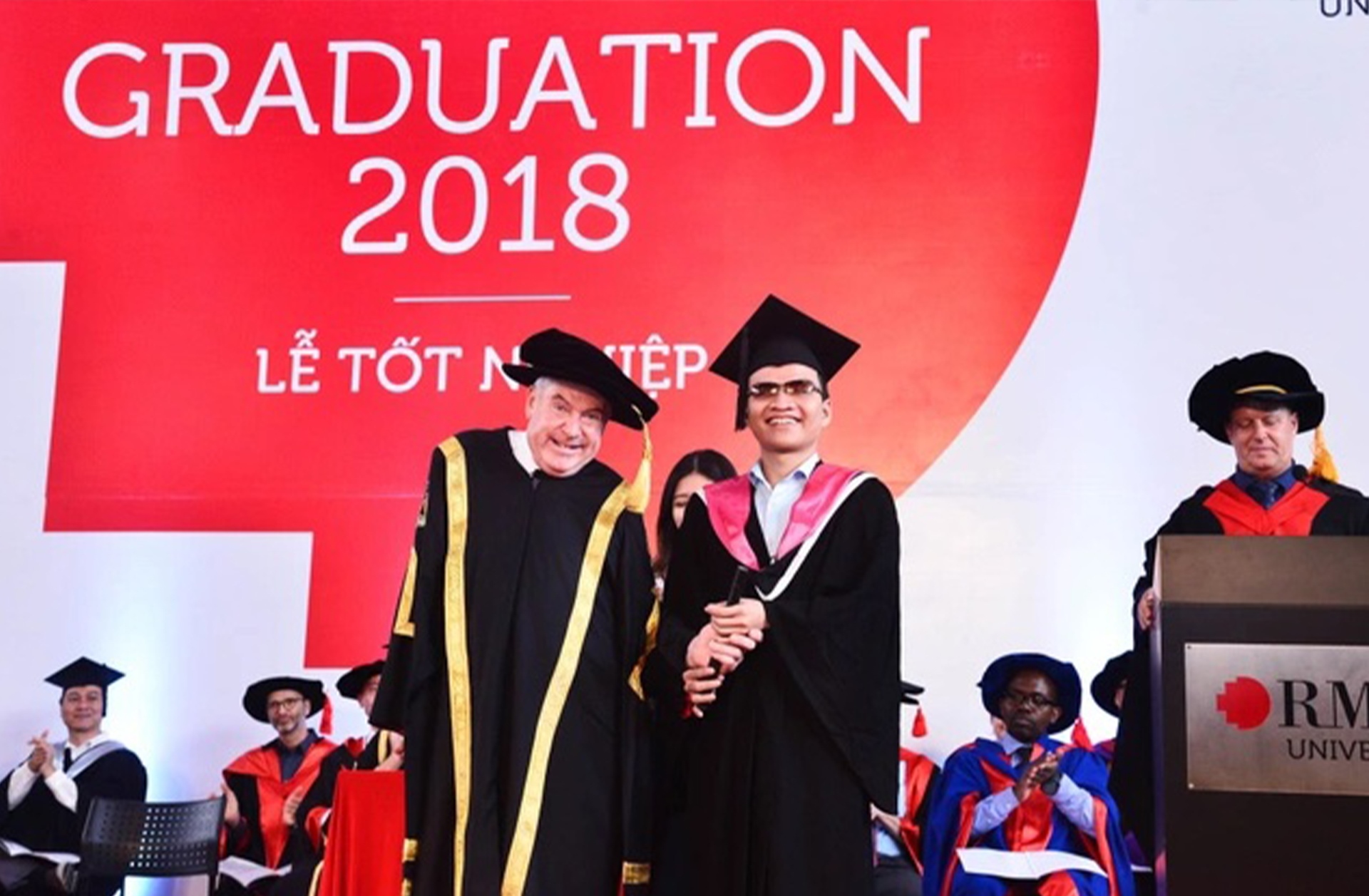 H&agrave;nh tr&igrave;nh du học thạc sĩ tại Anh của ch&agrave;ng trai khiếm thị - Ảnh 2.