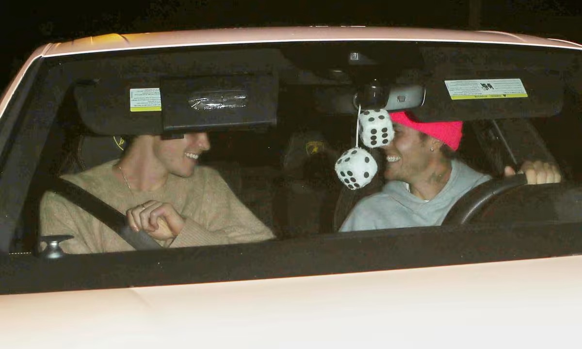 Justin Bieber đi chơi vui vẻ với tình cũ Shawn Mendes của vợ, đập tan tin đồn bất hòa - Ảnh 1.