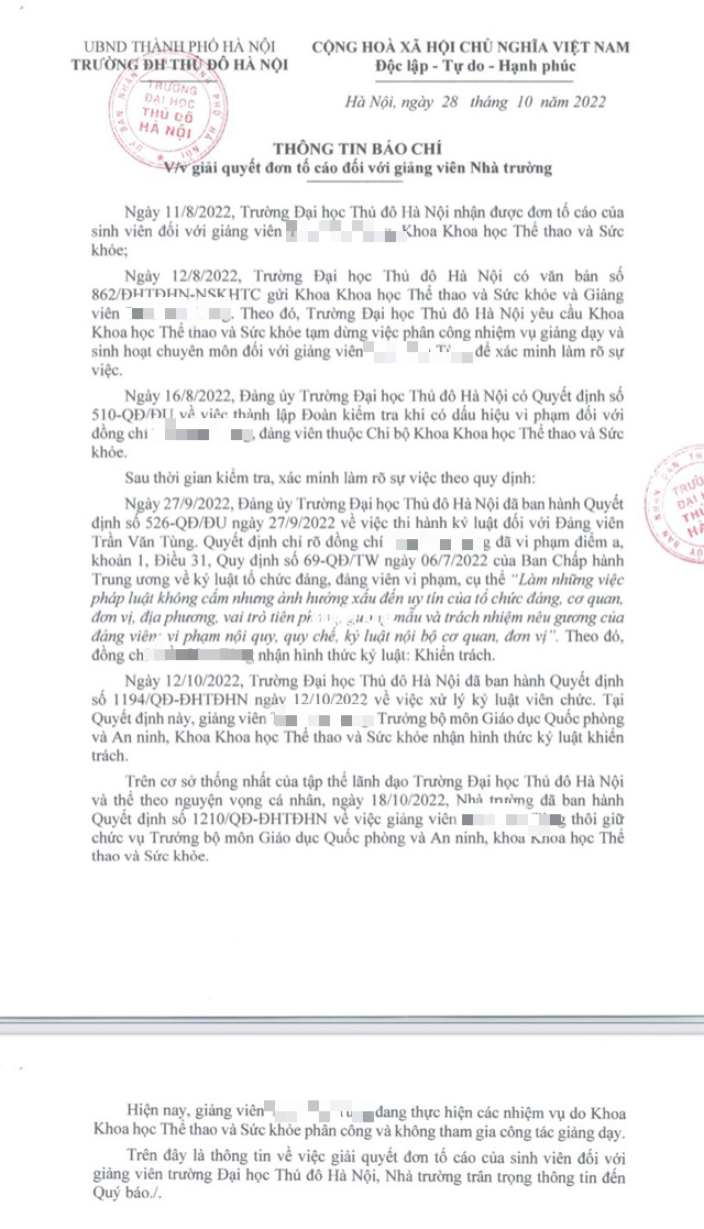 Khiển trách thầy giáo bị hai nữ sinh tố quấy rối tình dục - Ảnh 2.