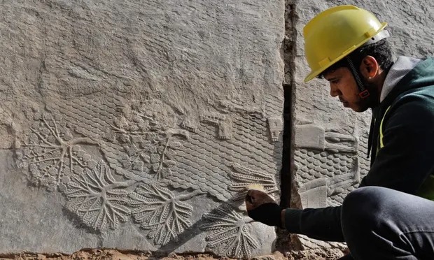 Khai quật những bức chạm khắc trên đá từ thời Đế chế Assyria cổ đại - Ảnh 1. Khai quật những bức chạm khắc trên đá từ thời Đế chế Assyria cổ đại - Ảnh 1.