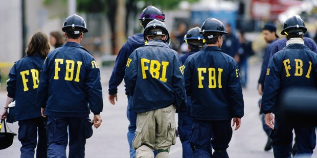 FBI cảnh báo việc bắt cóc trẻ em qua dịch vụ chia sẻ xe - Ảnh 1.