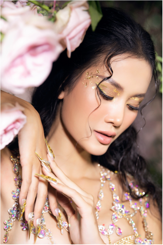 Pang Mỹ Nguy&ecirc;n với bộ sưu tập nail nữ thần tại Symees Fabulous Night - Ảnh 8.