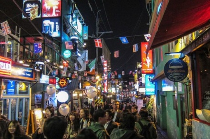 Itaewon - khu phố Tây không ngủ nổi tiếng ở Hàn Quốc - Ảnh 2.