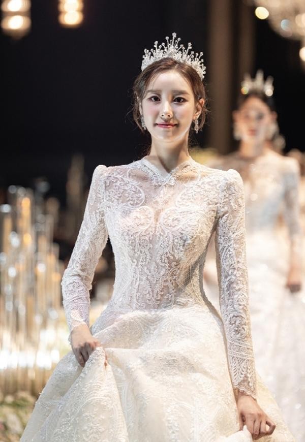 Nhan sắc cô gái 23 tuổi vừa đăng quang Hoa hậu Hàn Quốc - Ảnh 2.