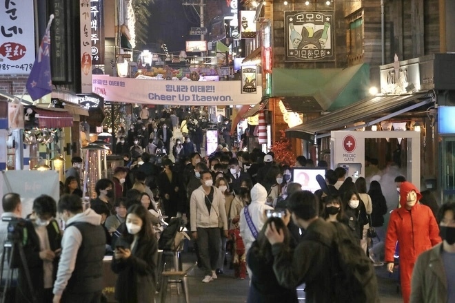Itaewon - khu phố Tây không ngủ nổi tiếng ở Hàn Quốc - Ảnh 1.