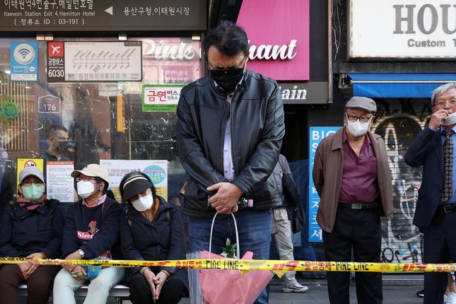 Không khí tang thương bao trùm Seoul sau vụ giẫm đạp chết người - Ảnh 7.