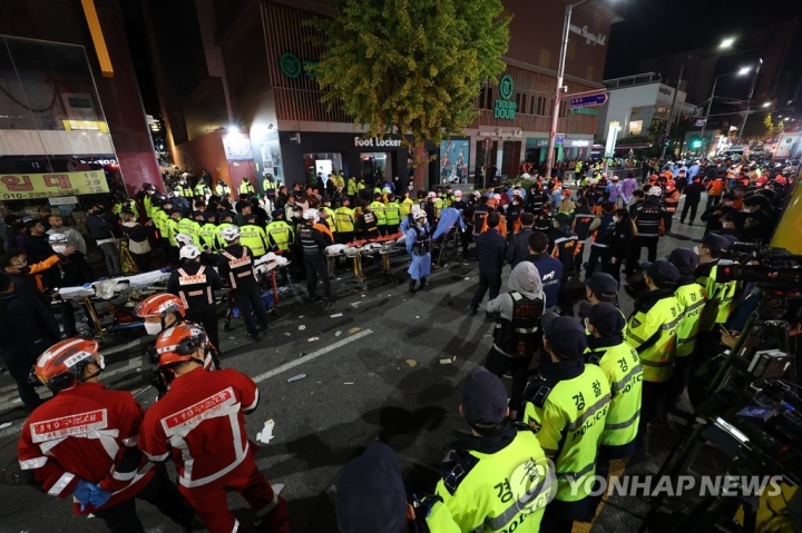 Seoul nhận 270 tin báo người mất tích sau vụ giẫm đạp Halloween - Ảnh 1.