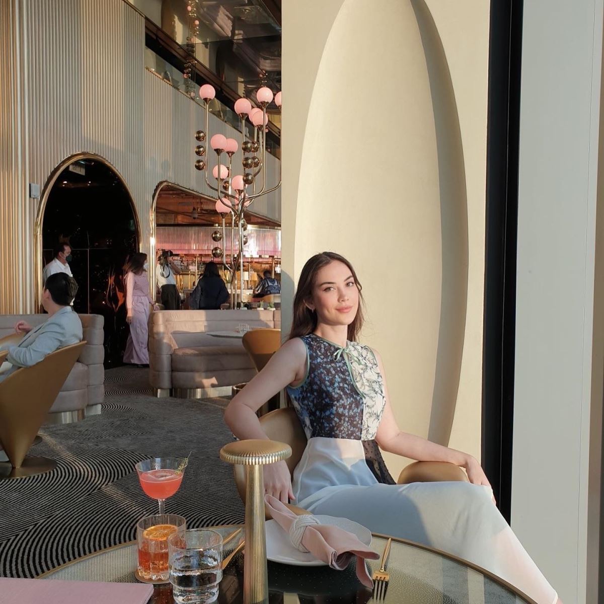 Chị đại quyền lực tự huỷ sự nghiệp vì làm tiểu tam: Nhan sắc thăng hạng nhưng không thể tái xuất - Ảnh 5. Chị đại quyền lực tự huỷ sự nghiệp vì làm tiểu tam: Nhan sắc thăng hạng nhưng không thể tái xuất - Ảnh 5.