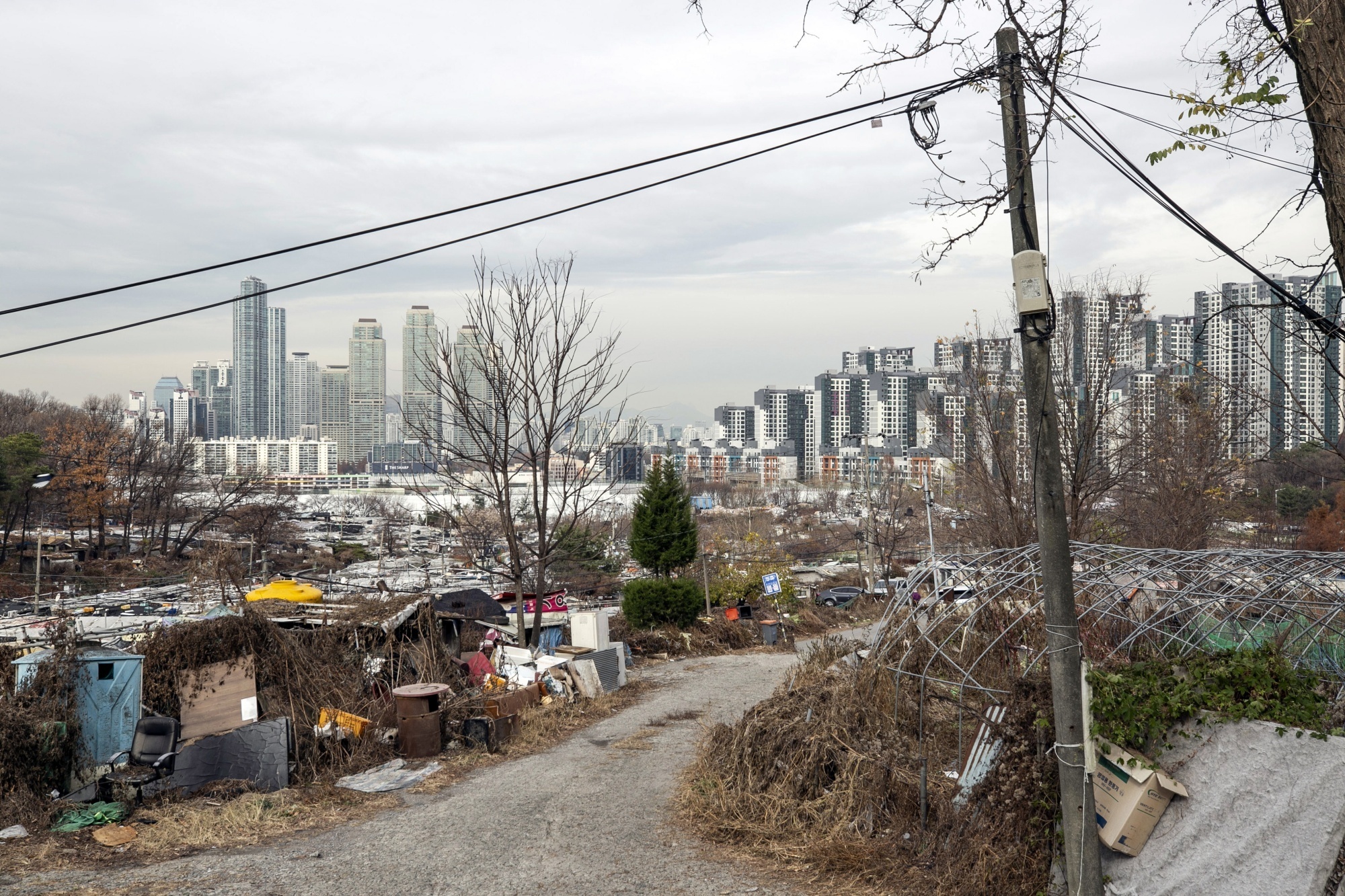 'Làng mặt trăng' ở Hàn Quốc cho thấy một góc nhìn khác về một Seoul hoa lệ - Ảnh 1.