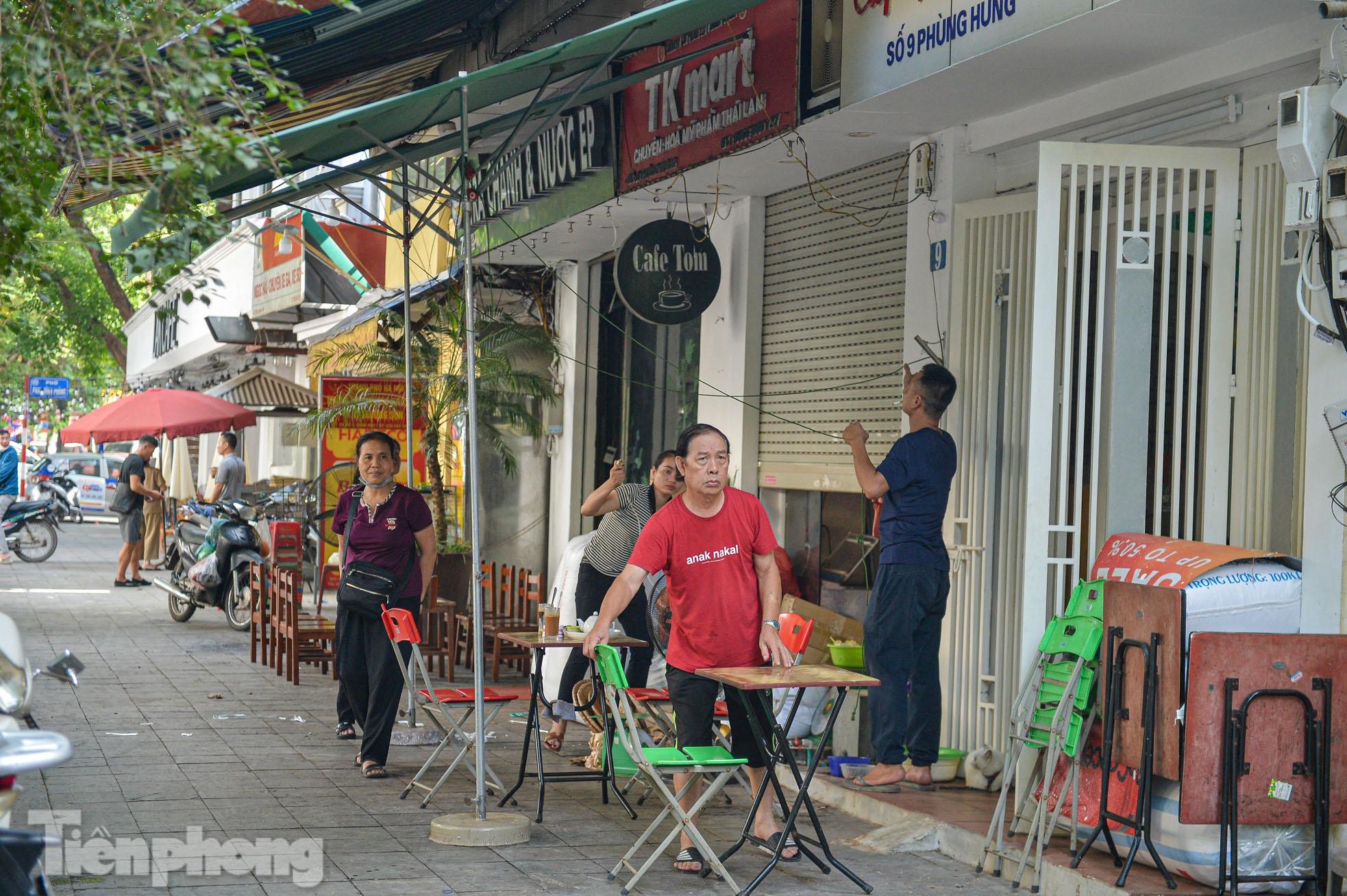 Hà Nội ra quân &quot;giành&quot; lại vỉa hè, trả lại lòng đường phục vụ người dân đi lại - Ảnh 14.