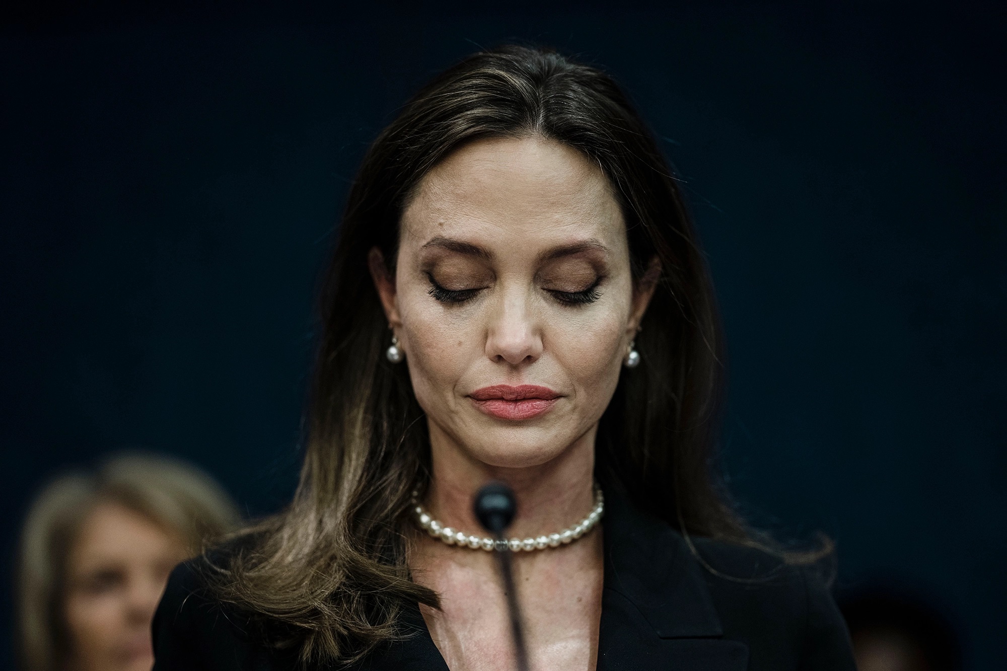 Brad Pitt bị Angelina Jolie tố có hành vi bạo lực với các con - Ảnh 1.